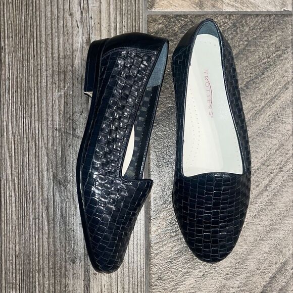 Trotters Black Woven Leather Flats - Picture 1 of 5